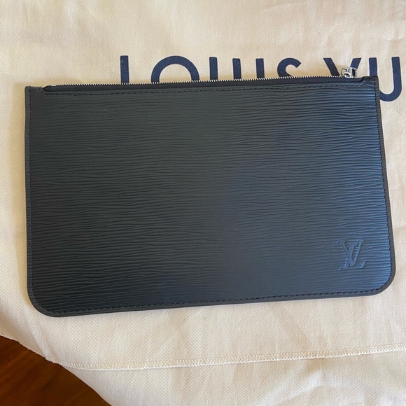 Louis Vuitton Neverfull MM Epi Noir - Picture 4 of 16